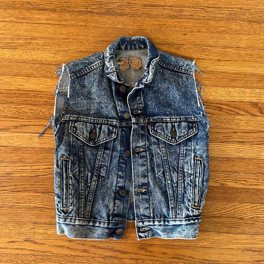 RARE vintage Levi’s women’s vest from 1980s. Acid wash Denim. XS